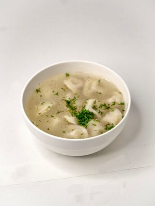 Пельмени с бульоном