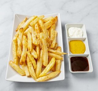 Patatas Fritas Y 3 Salsas