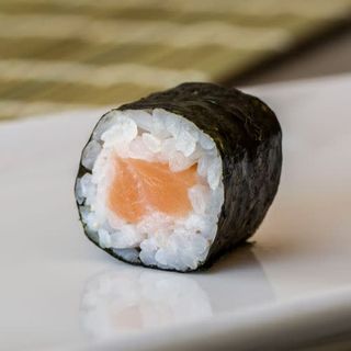 8. Maki Salmón (4 Uds.)