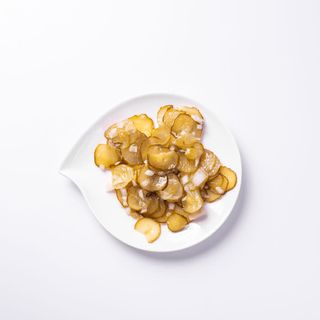 Surówka z ogórka kiszonego 