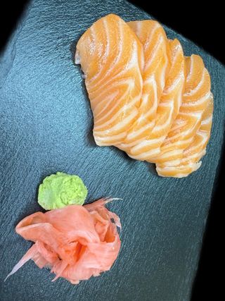 Sashimi salmon
