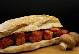 Bocadillo De Carne Con Tomate