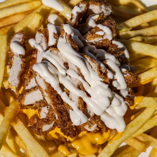 Пържени картофи с панирани пилешки бонфиленца (300 гр.)