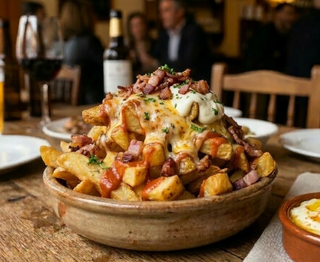 Patatas Bravas Con Bacon Y Queso