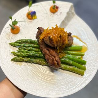 Piept de rata, sparanghel sote, dulceata de portocale