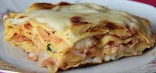 Bianco lasagna al ragù di pesce in bianco