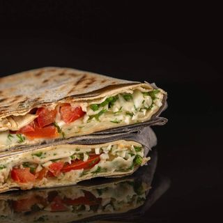 Лаваш з сиром сулугуні та зеленю M