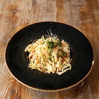 კომბოსტოს სალათი ვაშლით