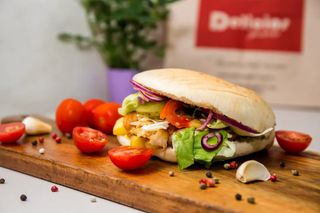 Sandwich schnitzel de pui