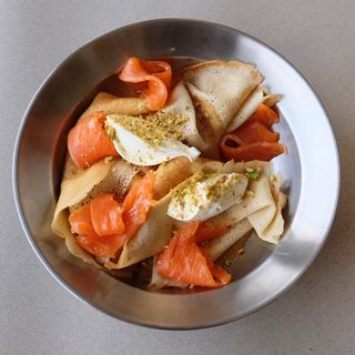 Млинці з лососем