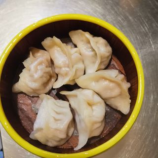 2. Ravioli di maiale e cavolo cinese 6 pezzi猪肉白菜饺