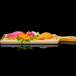 A16. Combo de Nigiri & Sashimi (18 unidades)