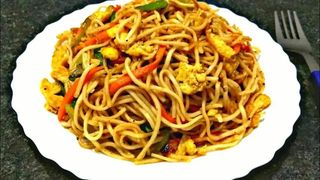 EGG CHOWMEIN
