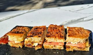 "Не можеш да победиш това" Шунка и сирене!