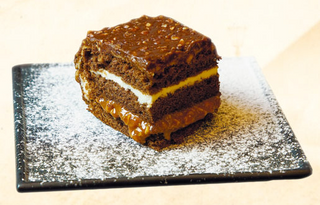 Пироженое Сникерс