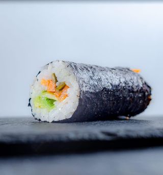 Maki Classic de Encurtidos y Aguacate (1 Ud.)