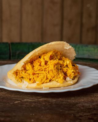 Arepa De Pollo Mechado