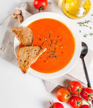 Supa crema de rosii si crutoane