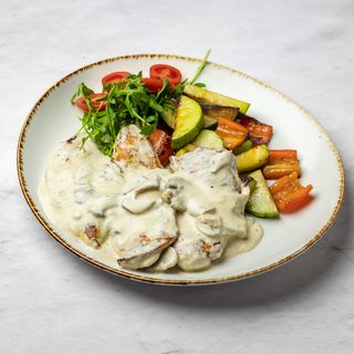 Pileći file na žaru sa grilovanim povrćem