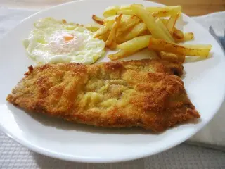 Escalope de Pollo o Ternera,Albahaca,Tomate, Mozzarella, Patatas, , Huevos