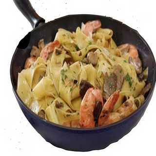 Maltagliati con porcini, salsiccia e gamberi