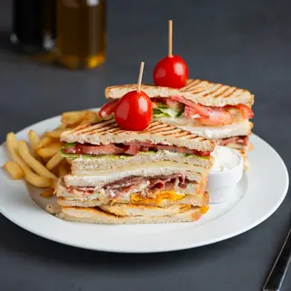 Tost Club sendvič