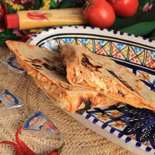 2 chapati normal + 2 chapati mahdia + 2 cannettes