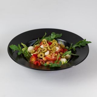Mediteranska salata sa slanutkom