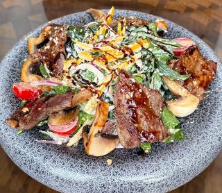 Теплый салат с кониной