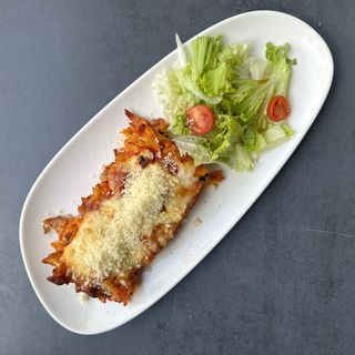 Lasagne bolognese + salatica + palačinke Nutella