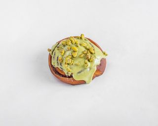 Cinnamon Roll Pistacho
