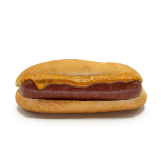 12. Salchicha con queso y salsa cajún