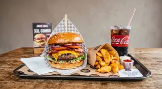 Combo XXL Angus burger + wedges +coca cola