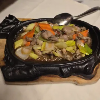 66 Cosce di rana con verdure saltate alla piastra