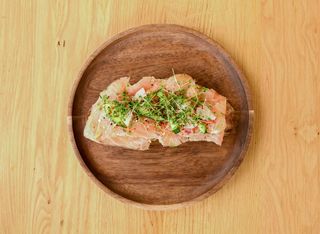 Avocado toast cu somon afumat