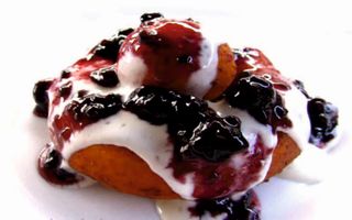 Papanasi cu smantana si dulceata de visine 1 buc