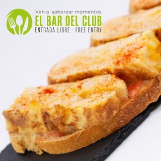 Tosta de tumaca y tortilla española