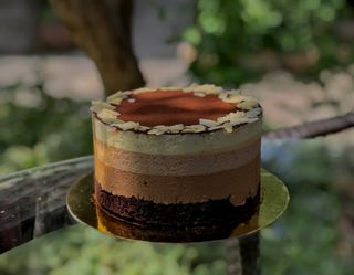 სამი შოკოლადის ტორტი (8 ნაჭრიანი)