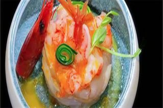 S8. Tartar di branzino con mazzara