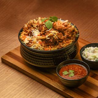 Assorted Meat Bombay Biryani - Medium Pack (650 ML) + 1 Drink