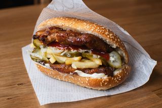 Sandwich cu grătar de porc