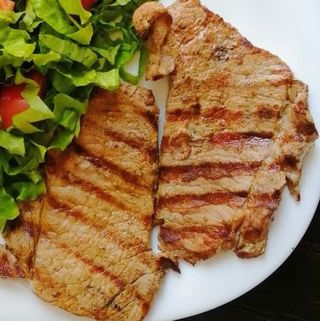 Свинска пържола врат (200г)