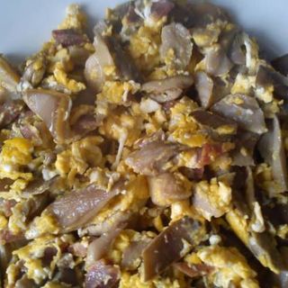 Revuelto De Jamón Y Champiñones