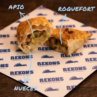 Empanada Apio, Roquefort Y Nuez
