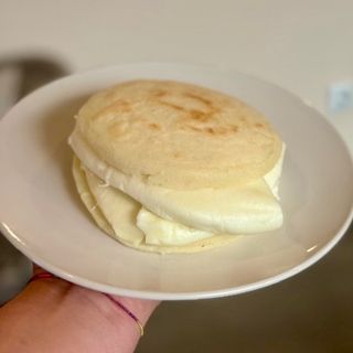 Arepa de Queso de Mano