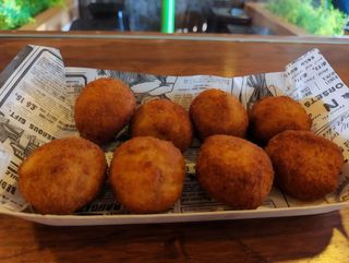 Tapa De Croquetas De Tetilla Y Wakame