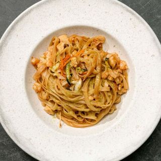 PAD THAI CON POLLO E GAMBERI