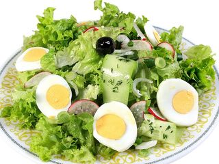 Зелена салата с яйце