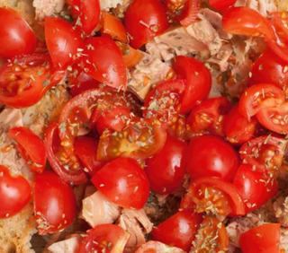 Ensalada De Tomate Picado Con Atún