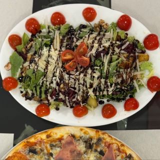 Ensalada De Setas Y Pollo